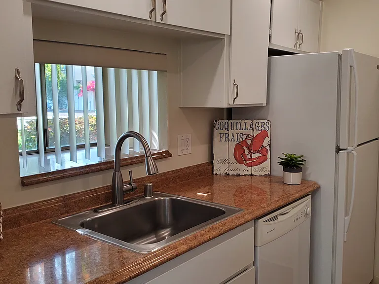 Live Oak Apartments — Photo 151