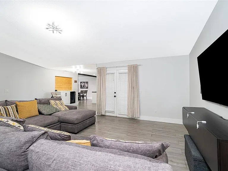 7118 Caloosa Ct — Photo 2