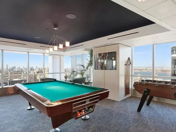 350 West 42nd Street image 15 of 17