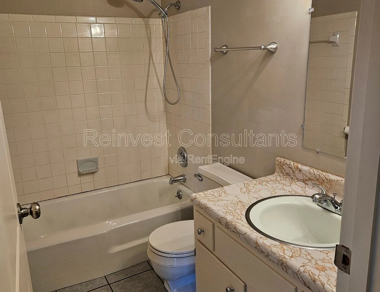 2 bed, 1.5 bath, 1080 sqft, $1,420 — Photo 4