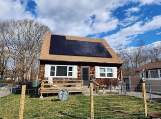 39 Beach Ln, Coram, NY 11727