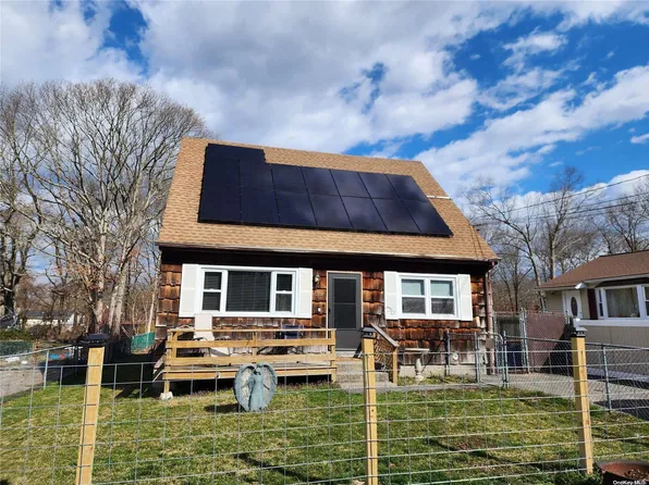 39 Beach Lane, Coram, NY 11727