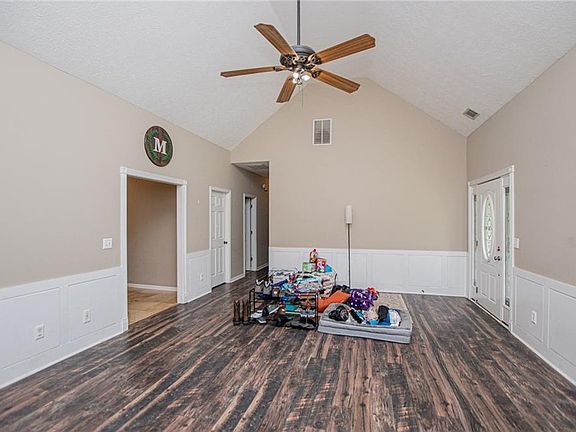 4th image of 8590 Kencrest Dr