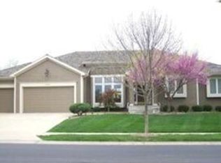 9634 Falcon Ridge Dr, Lenexa, KS 66220