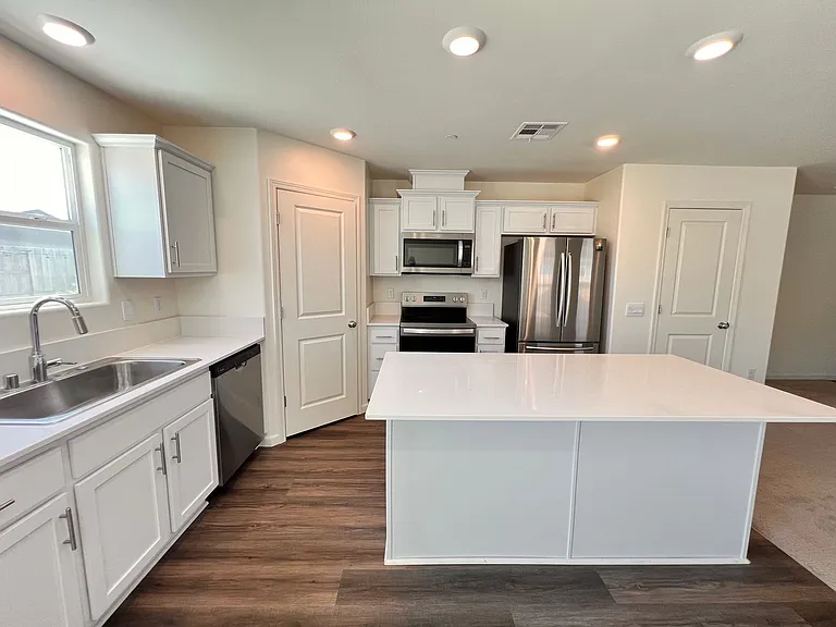 8603 Lunascape Ave — Photo 9