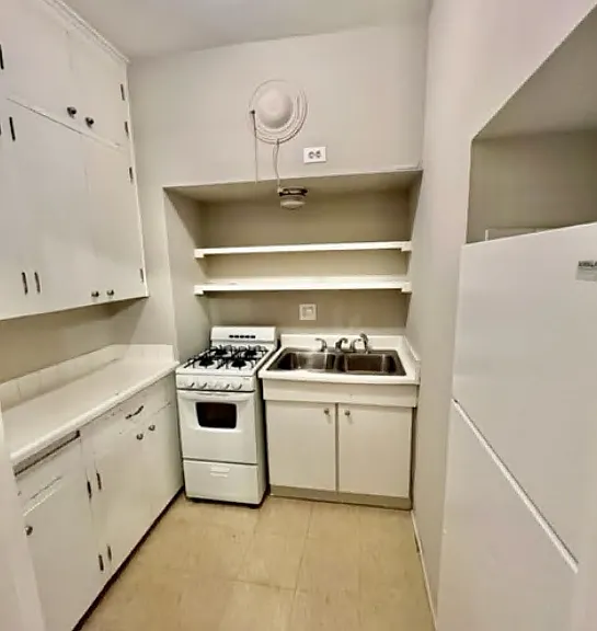 Frances Apartments — Photo 18
