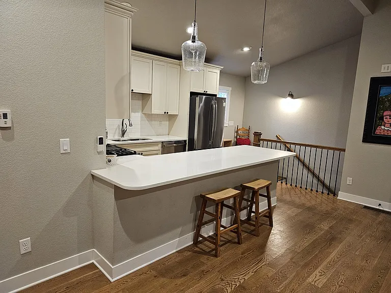 302 E Geneseo St #B — Photo 6
