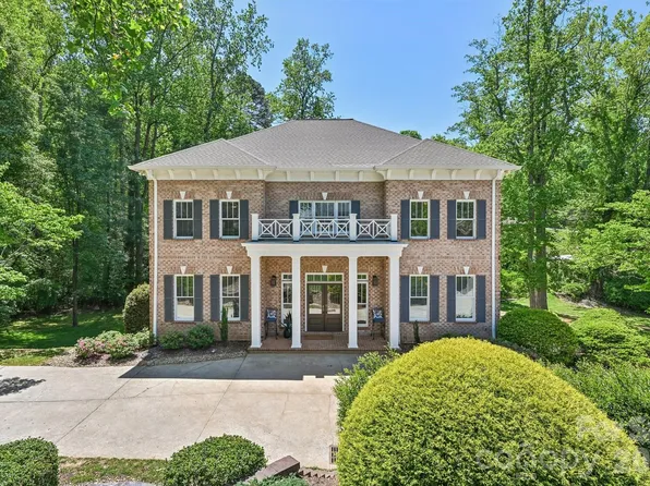 209 37th Avenue Pl NW, Hickory, NC 28601