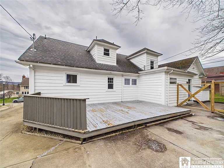 422 York St — Photo 36