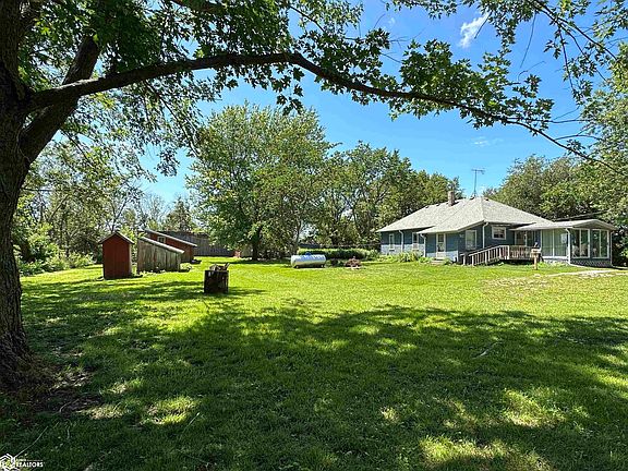 4th image of 1096 Oakwood St