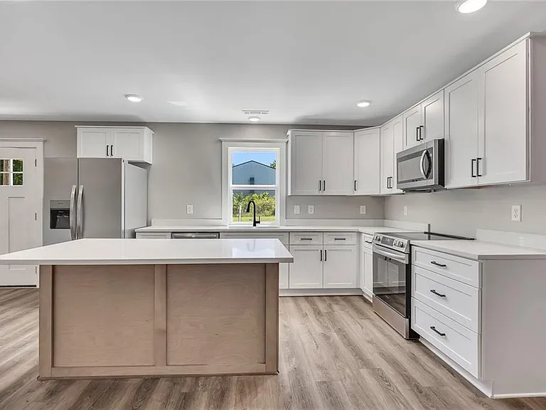 411 Hardy Ave SW — Photo 8