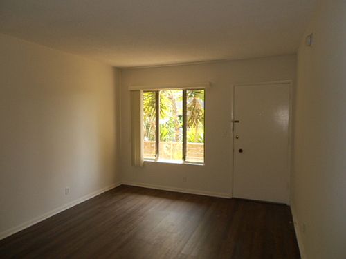 3rd image of 1802 Selby Ave APT 10