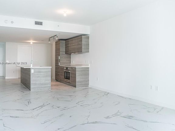 4th image of 650 NE 32nd St Unit 4204