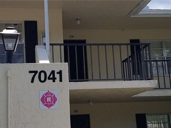 4th image of 7041 W Country Club Dr N APT 219