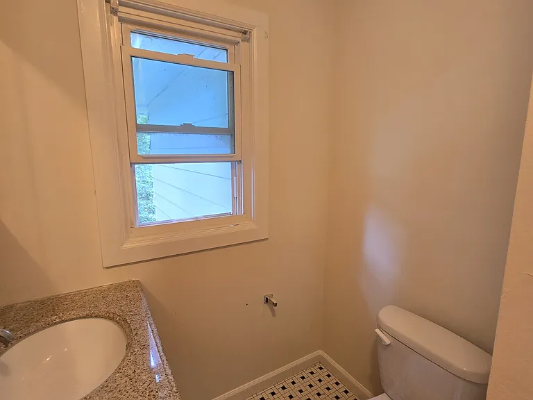 239 Lakeshore Dr #5 — Photo 5