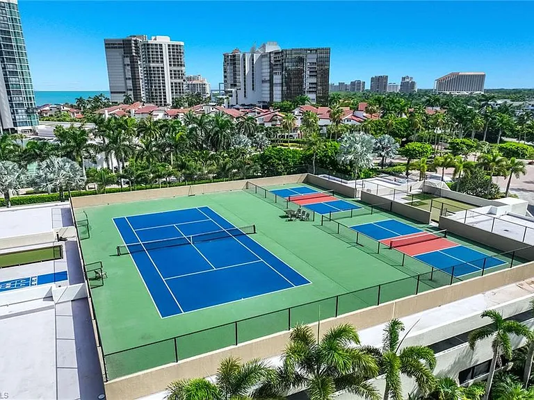 4551 Gulf Shore Blvd N #200 — Photo 39