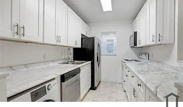 2 bed, 864 sqft, $2,700 — Photo 2