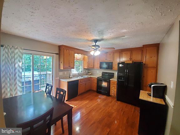 5th image of 410 Cedar Creek Dr
