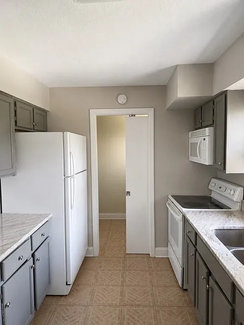2 bed, $1,975 — Photo 4