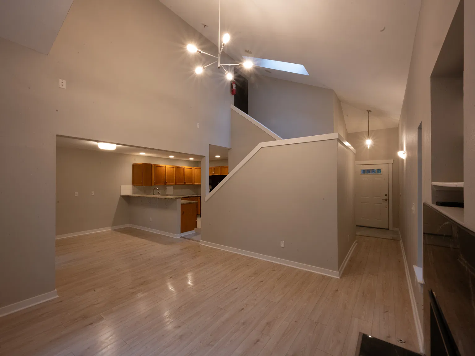 3 bed, 2.5 bath, 1400 sqft, $3,000 — Photo 2
