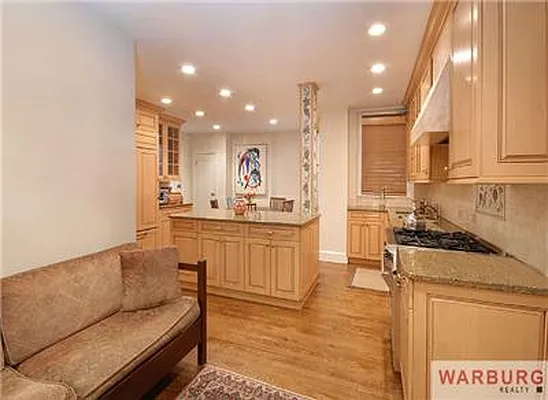 Sold by Warburg | media 14