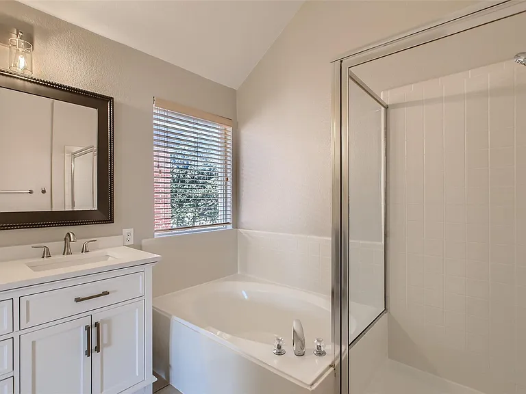 1001 Shadow Valley Cv — Photo 15