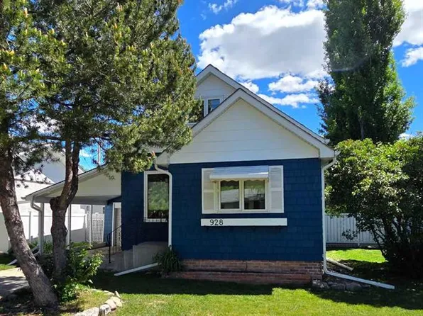 928 W 18a St NE, Calgary, AB T2E 4W4