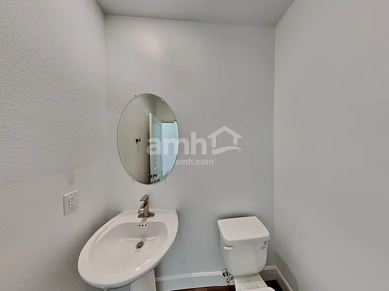 3344 Blodwen St — Photo 7