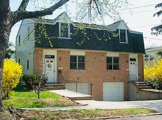 16 Oldwood Rd, Pt Washington, NY 11050