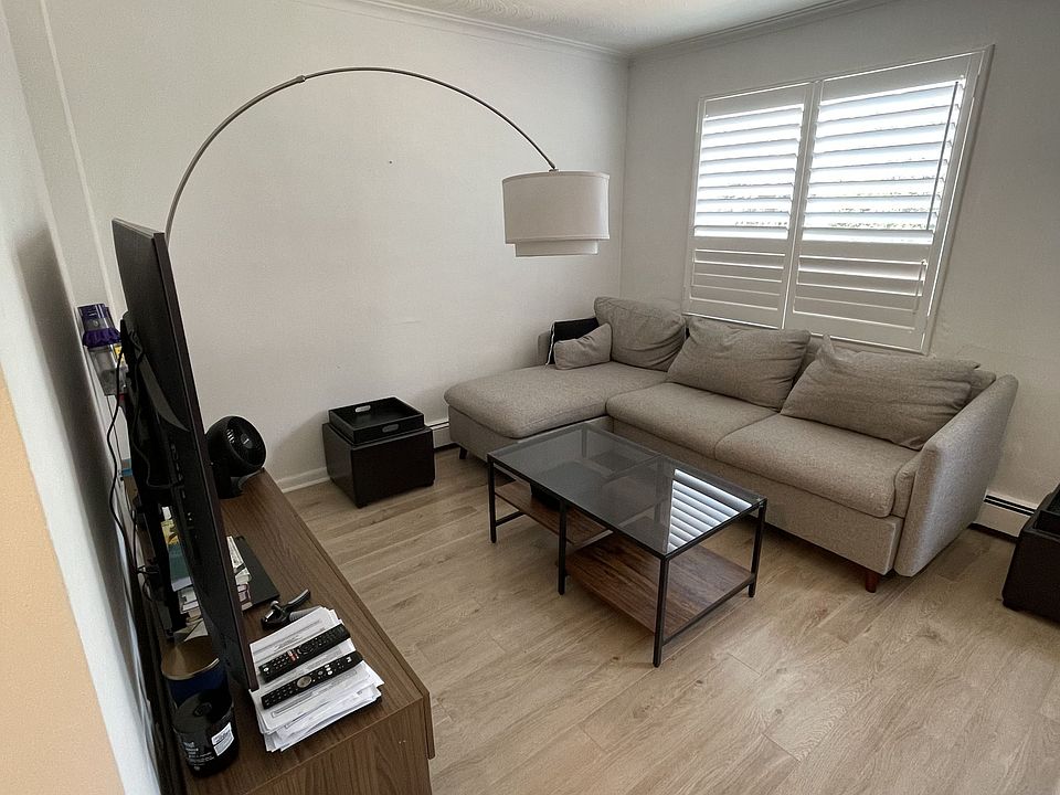 1st image of 2940 Dundas St W #4
