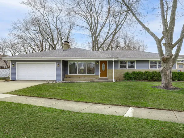 815 E Bryn Mawr Ave, Roselle, IL 60172