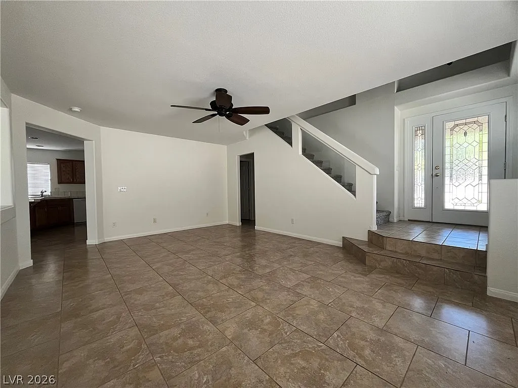 4 bed, 2.5 bath, 2459 sqft, $2,545 — Photo 3