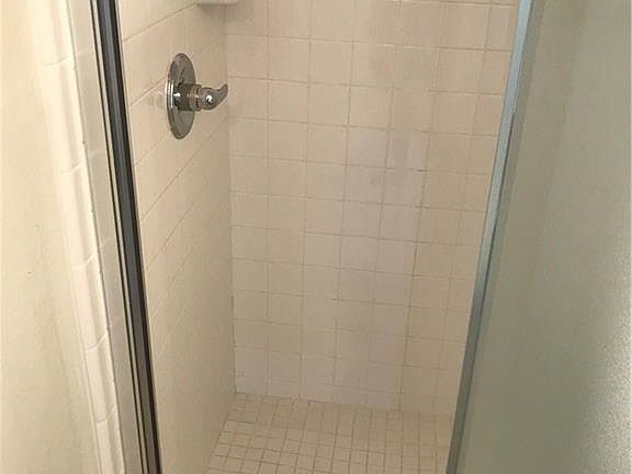5th image of 3207 Kingsbury Dr
