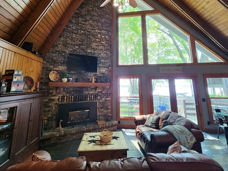 2825 Spring Lake Rd SW — Photo 2