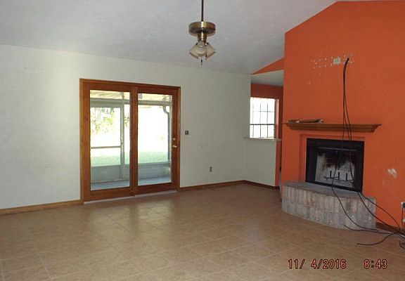 2nd image of 206 SE Travis Gln