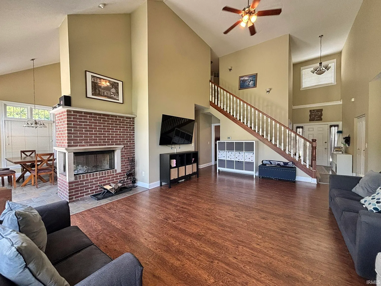 4 bed, 2.5 bath, 2200 sqft, $2,650 — Photo 2