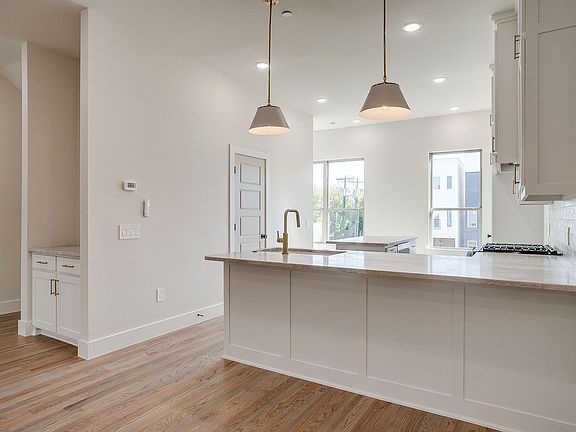 4th image of 2820 Weisenberger St #108