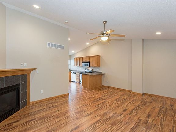 4th image of 1465 Easton Ln