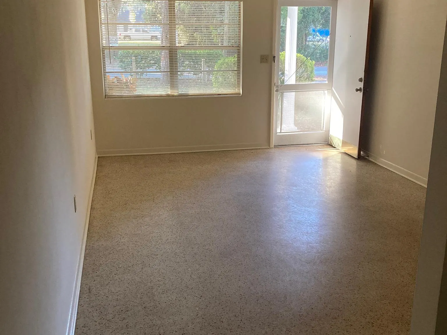 2 bed, 900 sqft, $1,800 — Photo 2