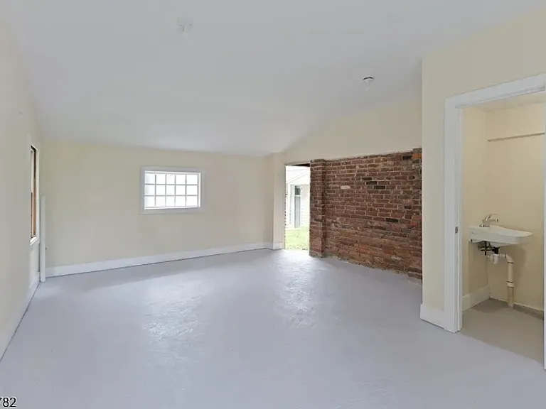382 River Rd — Photo 9