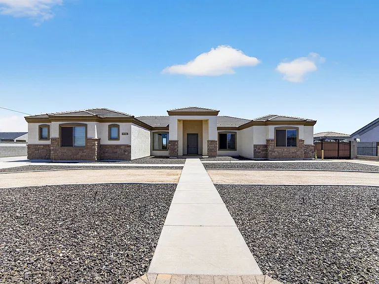 5317 E Lonesome Dove Trl — Photo 1