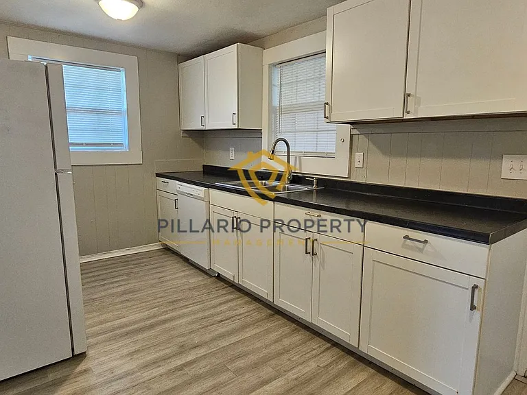 1404 S Harrison St — Photo 3