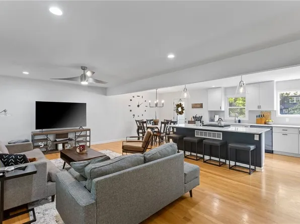 9947 Bluejacket Dr, Overland Park, KS 66214