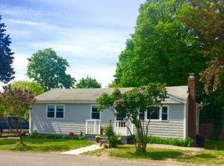 17 Harborview Rd, Hull, MA 02045