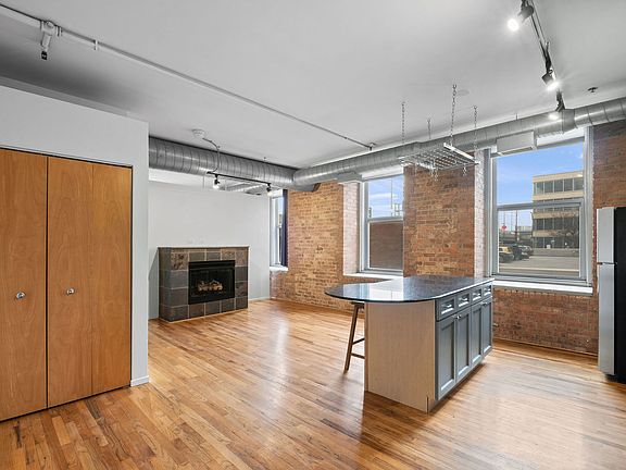 3rd image of 420 S Clinton St APT 101