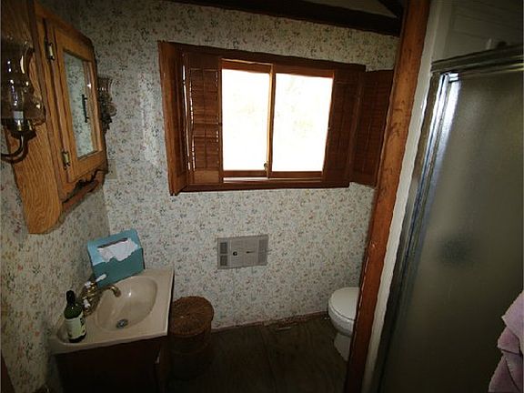 4th image of 1866 Wyandotte Dr