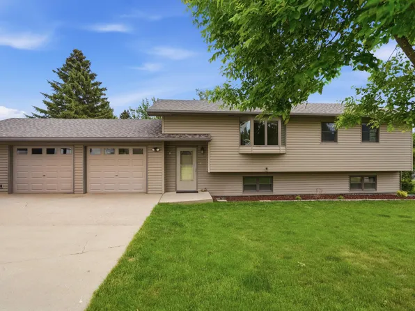 1716 Paha Sapa Dr, Sturgis, SD 57785