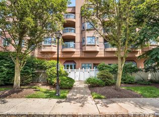 7 Independence Way, Edgewater, NJ 07020