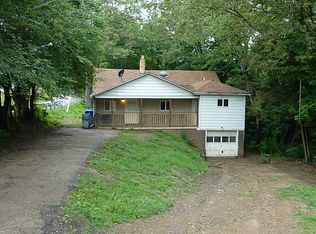 958 Cliff Mine Rd, Coraopolis, PA 15108