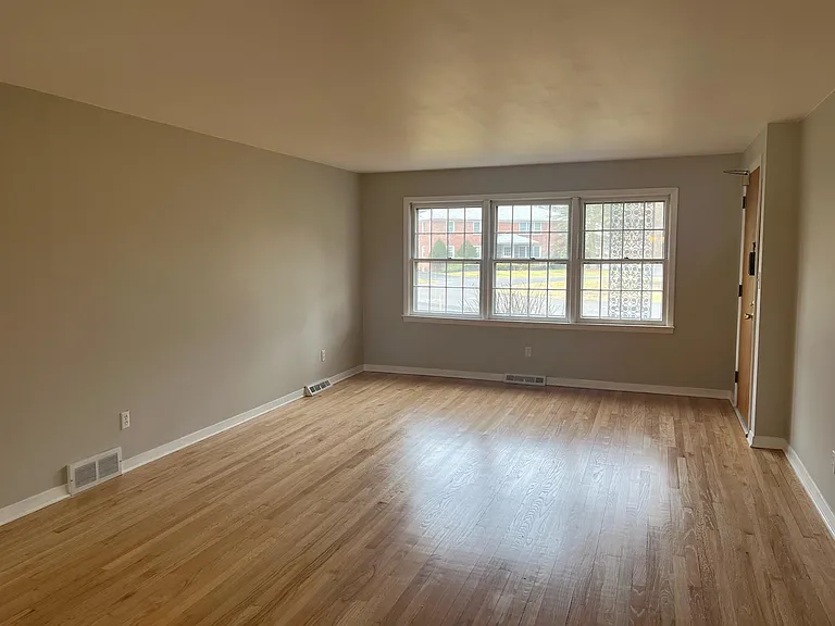 12 Kensington Ct — Photo 4